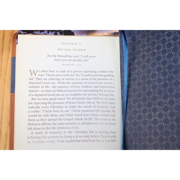 The Upward Call by David Jeremiah Daily Devotions 2015 Leather Bound Gilded Book - Picture 7 of 7